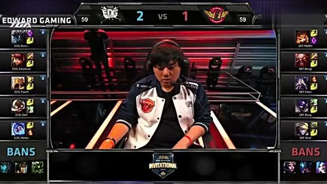 英雄麦克疯：Leyan调侃自己闪现撞墙 Rookie时刻鼓励队友