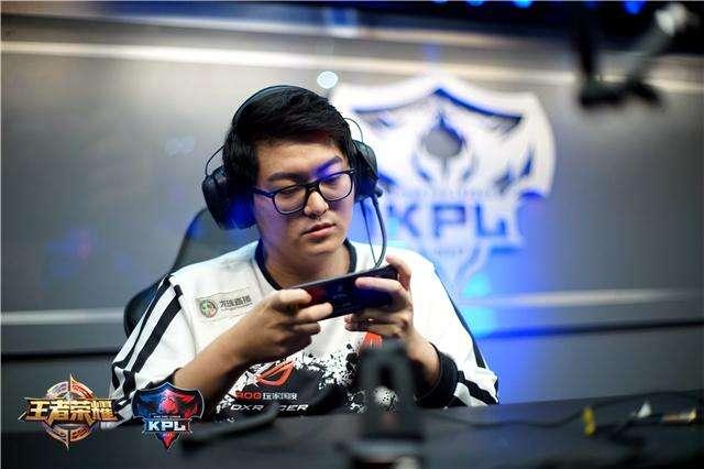 KT下路Aiming：打T1的话，我们实力更强，这次胜利的走向会不同